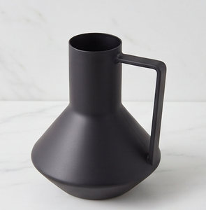 Jarrón moderno de metal negro mate con asa, elegante florero de mesa para la decoración del hogar, la sala de estar y la oficina. - Product Image 1