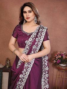 Sari en soie violette élégant avec broderie florale argentée pour mariages et fêtes, tenue traditionnelle indienne pour femmes - Product Image 4