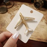 Broche de Diseño de Avión para Hombre, Hecho a Mano, Tono Dorado, Detalles de Cristal, Alta Calidad, Opción de Logotipo Personalizado, Reutilizable, Duradero, Fácil de Usar