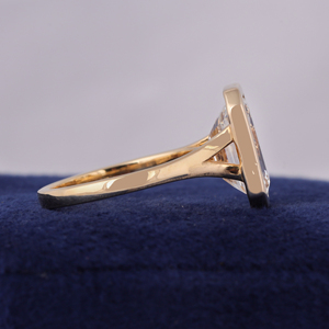 Bague de fiançailles solitaire en or 14 carats de luxe, sertie d'un diamant de laboratoire taille émeraude de 3 carats, certifiée IGI, bijoux fins - Product Image 2