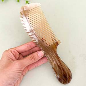 Peigne en corne naturelle lisse et polie pour le coiffage, le démêlage et l'entretien des cheveux sains - Product Image 3