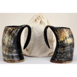 Chope à bière authentique en corne de bœuf, artisanale, style Viking, avec base en bois, sans danger pour les aliments, tasse médiévale en corne pour bière et vin - Product Image 2