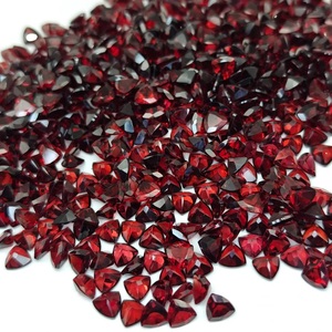 Pierre précieuse grenat de qualité supérieure, naturelle, taillée en facettes, grenat du Mozambique, taille triligne, pour la création de bijoux, vente en gros - Product Image 3