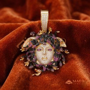 จี้เมดูซ่าทองคำ 18K ประดับเพชร VVS มอยส์ซาไนต์ / สร้อยคอรูปหัว จิวเวลรี่ฮิปฮอป งานสั่งทำพิเศษ หรูหรา โดดเด่น แฟชั่นฮิปฮอป - Product Image 3