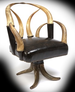 Fauteuil d'appoint sculpté en corne de buffle, meuble décoratif en bois vintage fait main de NEHA ENTERPRISES - Product Image 1