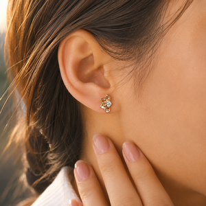 Boucles d'oreilles clous en diamant rond brillant plaqué or rose, sertissage griffe en moissanite, motif floral, bijoux minimalistes pour usage quotidien - Product Image 6