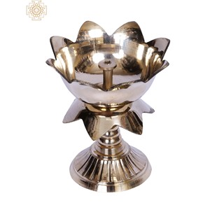 Hecho a mano 4 pulgadas latón en forma de loto Diya precio por par indio decoración del hogar artículo - Product Image 1