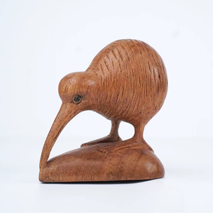 Escultura de pájaro kiwi hecha a mano en madera para decoración de estantes, colección de vida silvestre y presentación de regalos. - Product Image 1