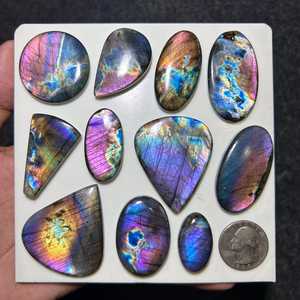 MAHNAJ GEMS Vente en gros de pierres précieuses naturelles : Spectrolite violette, Labradorite, Cabochons en vrac avec éclat de couleur, pour la fabrication de bijoux - Product Image 3
