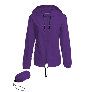 Veste de randonnée imperméable à capuche pour femme, couleur bordeaux, manches longues, fermeture éclair, cordon de serrage, coupe régulière, printemps, extérieur - Product Image 4