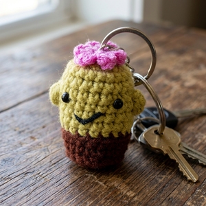 Llavero de cactus de ganchillo hecho a mano, suculenta en maceta tejida, amigurumi, colgante para bolso, colgante para mochila, arte puro, regalo artesanal - Product Image 5