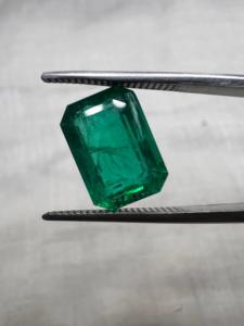Véritable pierre précieuse verte de la forêt profonde de Zambie, 4,94 carats, taille octogonale, pour centre de bague - Product Image 1
