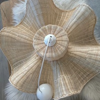 Lampe suspendue en rotin, design ondulé, luminaire suspendu en osier tissé à la main pour la décoration bohème de la maison, vente en gros au Vietnam