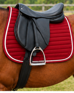 Tapis de selle d'équitation en tissu confortable de couleur rouge, doublure en tissu, compression, lavable, antidérapant, pour l'entraînement et la compétition équestre - Product Image 3
