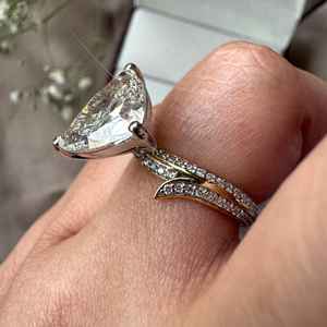 แหวนเพชรโมอิสซาไนต์ทรงแฟนซีไตรลิออนคัท ประดับด้วยเพชรแบบฮาโล สำหรับผู้หญิง ชุบทอง เงินแท้ 925 ของขวัญเครื่องประดับสุดพิเศษสำหรับเจ้าสาว - Product Image 5