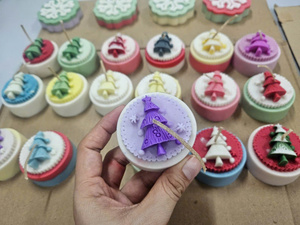Vela Aromática Navideña OEM, Vela de Cera de Soja Hecha a Mano, Adorno para Decoración del Hogar, Juego de Regalo en Caja, Diseño Navideño, Vela con Forma de Copo de Nieve - Product Image 6