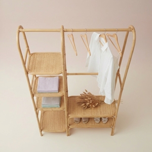 Porte-vêtements moderne en bois durable, support de rangement tissé pour vêtements, étagères de présentation, organisateur double niveau sur pied - Product Image 4