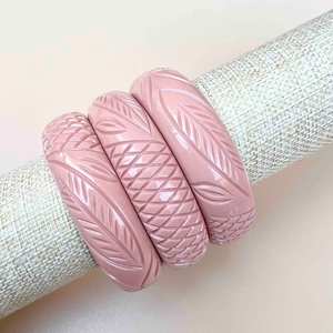 Bracelet en résine imperméable unique avec effet de paillettes galactiques, bijou fait main pour femmes et filles, choix de cadeau, couleurs personnalisées - Product Image 6