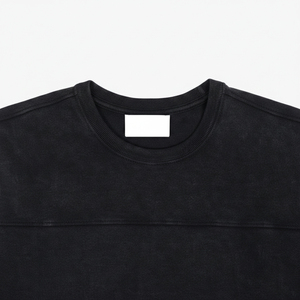 Camiseta Negra Oversize de Manga Corta con Cuello Redondo y Mangas a Rayas en Contraste para Hombre, Estilo Urbano - Product Image 3