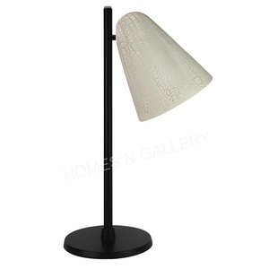 Lampe de table chambre à coucher pour la maison et le salon Lampe de table en métal avec plusieurs couleurs Décoration intérieure Design moderne en métal - Product Image 1