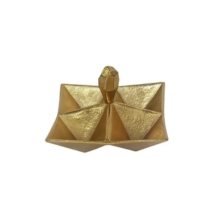 Bandeja de Servir Geométrica Cuadrada de Metal Dorado de 4 Secciones con Asa Central para Decoración con Frutos Secos - Product Image 1