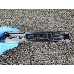 ECU และโมดูลคอมพิวเตอร์มือสองสำหรับรถยนต์ซีรีส์ 5 รุ่น 6135917606901 - Product Image 3