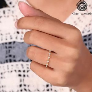 Bague de Fiançailles et d'Éternité Classique en Argent Plaqué Or Rose avec Moissanite Taille Coussin Sertie à Griffes pour Femme - Product Image 2