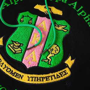 เสื้อฮู้ด AKA Black Prep Unisex สีเขียวชมพู ปักอักษรกรีกด้วยไหมเชนีล ทรงพรีเมียม - Product Image 4