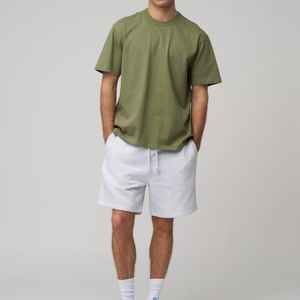 Camisetas de Algodón 100% de Primera Calidad, Fabricación al por Mayor, Personalizadas con Serigrafía, Color Verde Oliva, Corte Regular, Antiencogimiento - Product Image 4