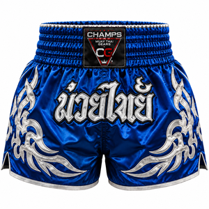 Pantalones Cortos de Muay Thai Champs, Color Verde Satinado, con Escritura Tailandesa Plateada y Diseño Tribal, Corte Regular para Hombre - Product Image 5