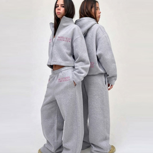 Ensemble de survêtement à capuche oversize Moto End Corporation en coton molletonné gris unisexe avec poches, idéal pour l'automne et les tenues décontractées - Product Image 4