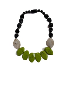 Collar de Resina Unisex con Cuentas Naturales Multicolores, Moderno y Precioso, el Mejor Regalo para Fiestas o Compromisos - Product Image 5