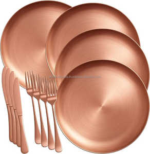 Assiette de présentation ronde en cuivre poli à bord perlé – Base de vaisselle en métal satiné lisse pour mariages de luxe, banquets et traiteurs - Product Image 5
