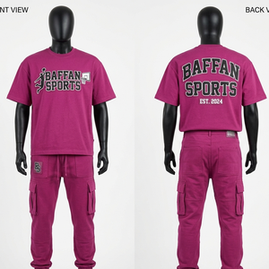 Conjunto de camiseta de algodón premium de 180 GSM y pantalones cargo color magenta con serigrafía de logotipo personalizado, ropa urbana, conjunto de 2 piezas para hombre - Product Image 5