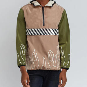 Chaqueta deportiva informal de lona de poliéster con logotipo personalizado OEM, estilo bomber, para hombre, ideal para invierno y actividades deportivas. - Product Image 3