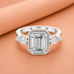 Bague de fiançailles de luxe en or blanc avec halo de moissanite taille émeraude et pierres latérales marquise pour femme - Product Image 2