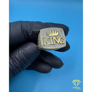Bague de roi en argent sterling 925 avec diamant moissanite, détail couronne et face rectangulaire étincelante, bijoux de luxe hip-hop - Product Image 3