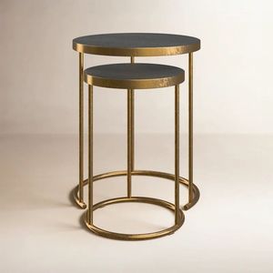 Elegante juego de mesas nido de metal para espacios pequeños, muebles de sala de estar y decoración de apartamentos contemporáneos. - Product Image 1