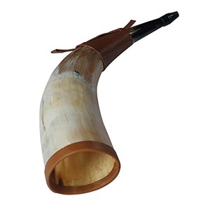 Corne à boire en corne de buffle 100% authentique, sculptée à la main avec logo personnalisé, de haute qualité, polie, style Viking - Product Image 1