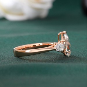 Bague de fiançailles solitaire en or jaune 14 carats avec diamant de laboratoire taille poire de 1,55 carat, pureté VVS1-VVS2, couleur DEF, sertie à griffes - Product Image 3