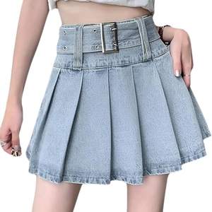 กระโปรงยีนส์สีแดงมารูนเอวสูงทรงมินิสั้นแบบจีบ ดีไซน์สั่งทำแฟชั่นสไตล์ Y2K ความยาวระดับเข่าสำหรับผู้หญิง - Product Image 5