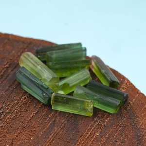 ทัวร์มาลีนสีเขียวธรรมชาติ รูปทรงดินสอ พลอยดิบ คริสตัลดิบ สำหรับทำเครื่องประดับ หินหลวม คุณภาพสูง - Product Image 2