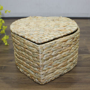 Paniers de rangement écologiques et durables en jacinthe d'eau, artisanat tressé naturel en forme de cœur avec couvercle, Artex Dong Thap Vietnam - Product Image 3