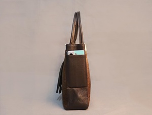 Bolso Tote de Cuero con Pelo, Costuras Reforzadas, Comodidad Durante Todo el Día, Estilo Duradero con Múltiples Bolsillos, Hecho a Mano, para Mujer - Product Image 6