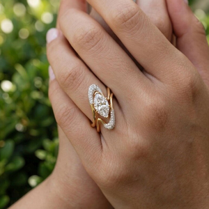 Elegante Anillo de Compromiso con Diamante Cultivado en Laboratorio de 3CT, Corte Marquesa, VVS2 VS1, Chapado en Oro, con Engaste Pavé, Certificado IGI - Product Image 5