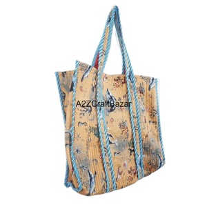 Bolso grande de algodón acolchado hecho a mano para mujer, suave, respetuoso con el medio ambiente, diseño personalizado, estampado de flores, correa de hombro a rayas, Rajasthan - Product Image 4