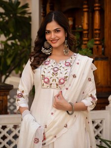 Conjunto de Kurti, Pantalón y Dupatta de Seda de Mango y Viscosa de Lujo con Bordado – Ropa Étnica Premium para Reino Unido, Estados Unidos y Canadá - Product Image 3