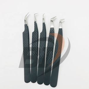 Pinzas de extensión de pestañas de acero inoxidable con punta de plata negra de alta calidad, pinzas de volumen puntiagudas de Material sostenible - Product Image 1