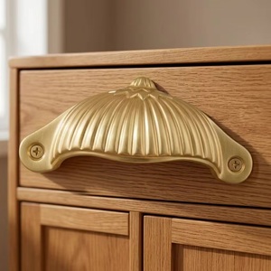 Traditional Cast Iron Shell Shape Drawer Handle for Dresser Cabinet Kitchen Wardrobe Novelty Design Durable Furniture Knob - Product Image 1