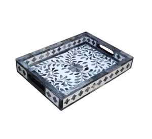 Plateau de service rectangulaire en bois imprimé à la main avec motif végétal, design bohème, fait main, pour les fêtes, pour servir les desserts - Product Image 1
